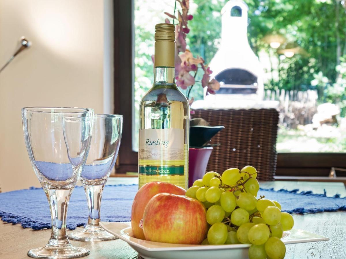 Idyllic Bungalow In Feusdorf With Forest View Bilik gambar