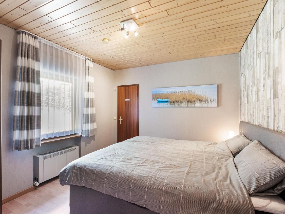 Idyllic Bungalow In Feusdorf With Forest View Bilik gambar