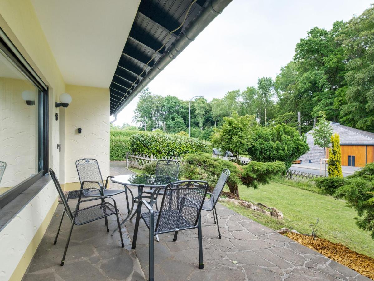 Idyllic Bungalow In Feusdorf With Forest View Bilik gambar