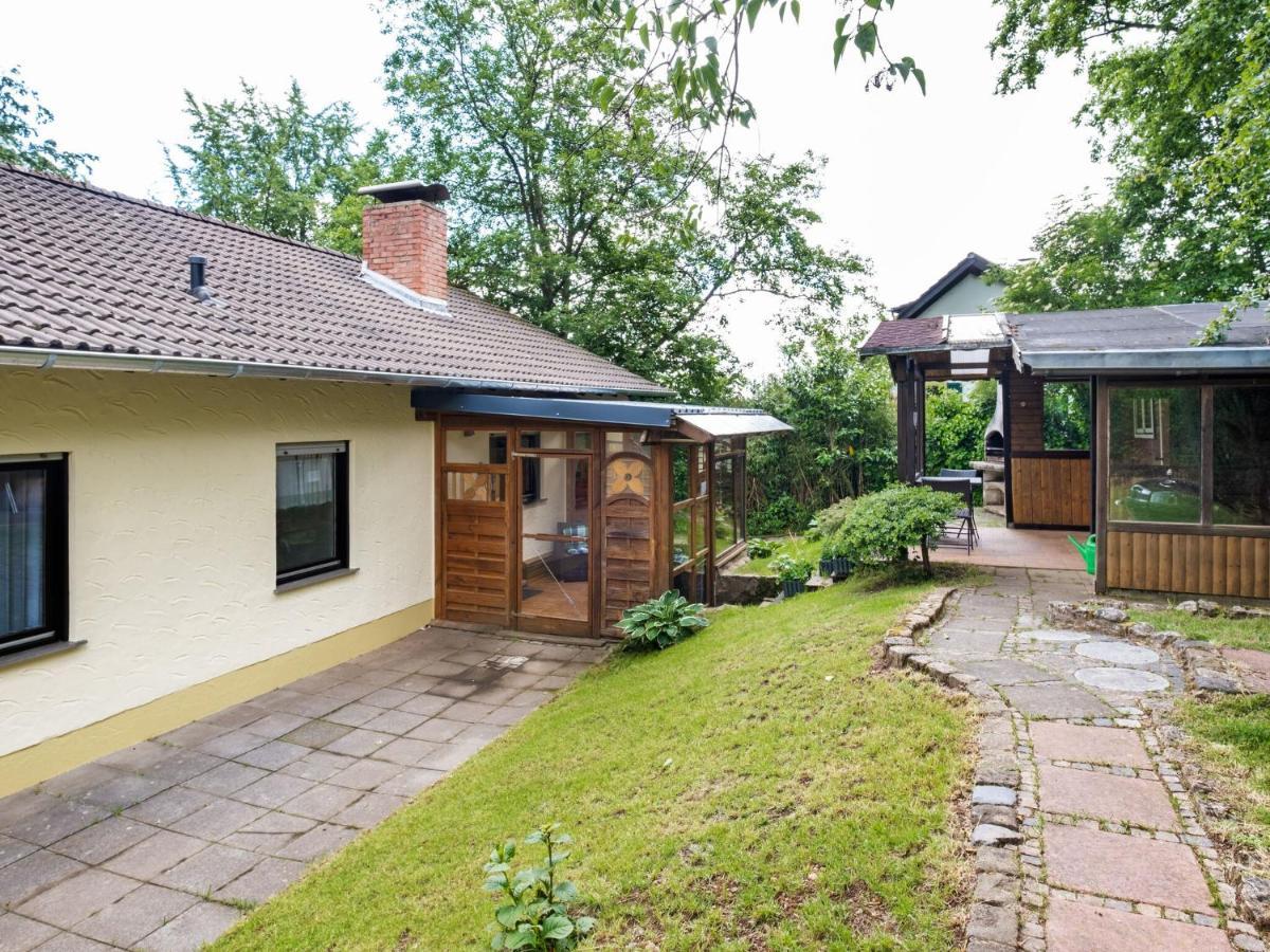 Idyllic Bungalow In Feusdorf With Forest View Bilik gambar