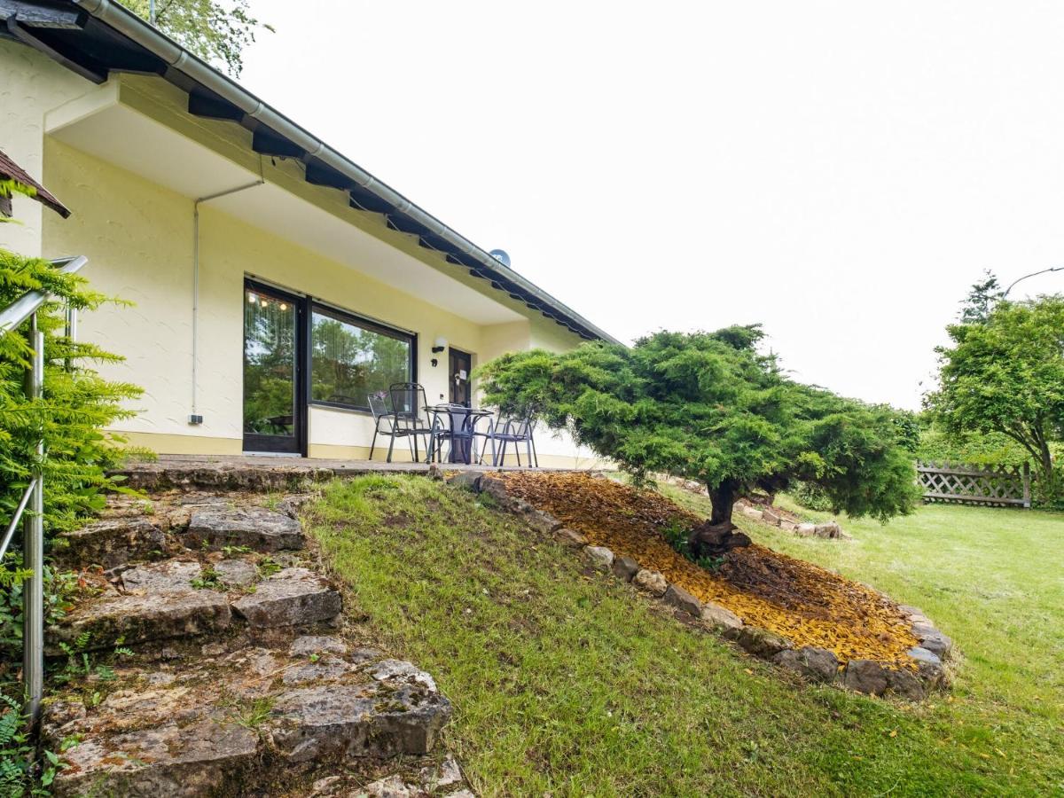 Idyllic Bungalow In Feusdorf With Forest View Bilik gambar